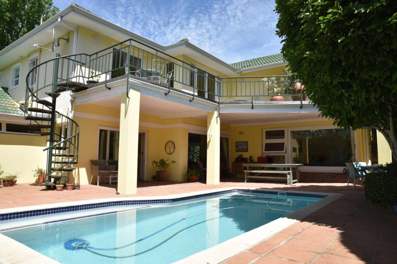 On Pinewood Guest House كيب تاون المظهر الخارجي الصورة
