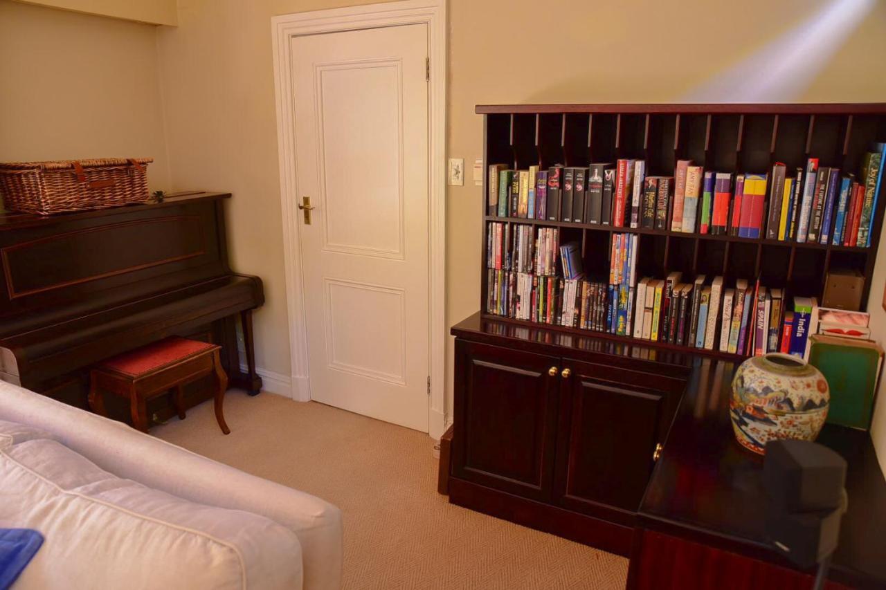 On Pinewood Guest House كيب تاون المظهر الخارجي الصورة